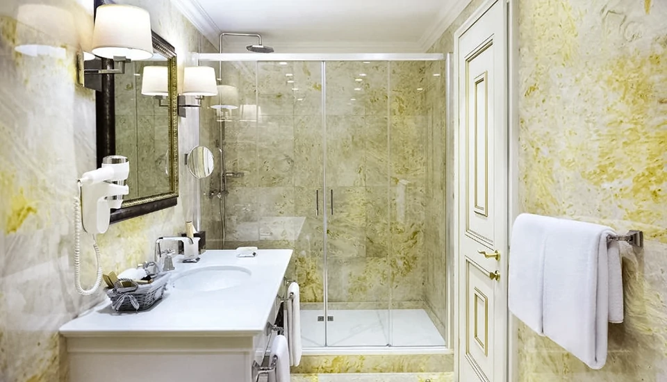 هتل آمباسادوری تفلیس